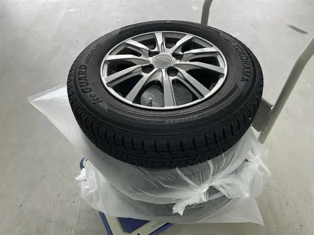 ホンダ Ｎ ＯＮＥ プレミアム 富山県 2016(平28)年 6.3万km プレミアムホワイトパールⅡ 純正ナビ（AM/FM/DVD/BT/フルセグ）/バックカメラ/ETC/ハーフレザーシート/横滑り防止装置/純正アルミホイール/純正フロアマット/電動格納ミラー/革巻きステアリング/ステアリングスイッチ/社外アルミホイール付冬タイヤ積載有/スマートキー/スペアキー