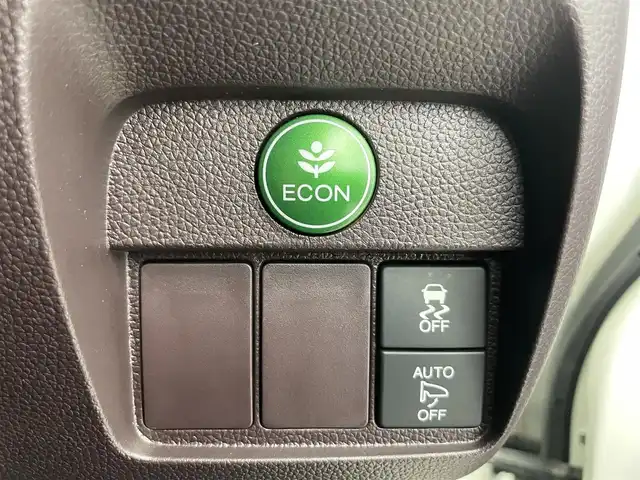 ホンダ Ｎ ＯＮＥ プレミアム 富山県 2016(平28)年 6.3万km プレミアムホワイトパールⅡ 純正ナビ（AM/FM/DVD/BT/フルセグ）/バックカメラ/ETC/ハーフレザーシート/横滑り防止装置/純正アルミホイール/純正フロアマット/電動格納ミラー/革巻きステアリング/ステアリングスイッチ/社外アルミホイール付冬タイヤ積載有/スマートキー/スペアキー