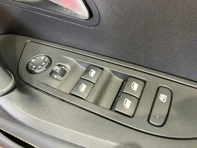 プジョー ２００８ GTライン 東京都 2020(令2)年 1.6万km 赤 ワンオーナー/サンルーフ /ディスプレイオーディオ/Bluetooth/バックカメラ/前席シートヒーター /衝突軽減ブレーキ/クルーズコントロール/レーンキープアシスト/ブラインドスポットモニター/ワイヤレス充電/パドルシフト/ETC/LEDヘッドライト/純正17インチアルミホイール/スペアキー/保証書・取扱説明書