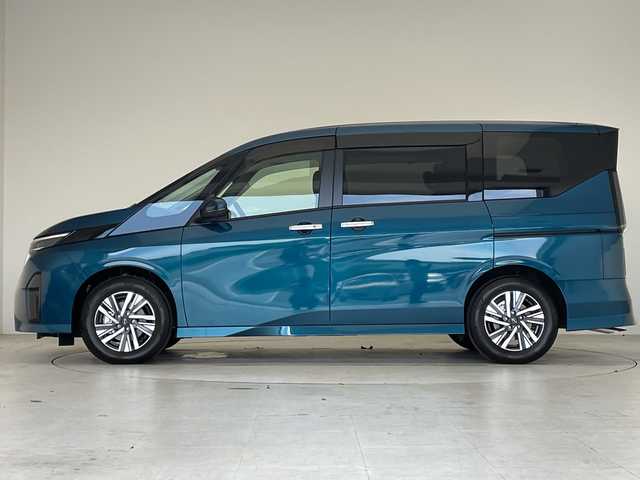 日産 セレナ e－パワー ハイウェイスター V 愛知県 2024(令6)年 0.2万km ミディアムブルーメタリック プロパイロット/純正12.3型ディズプレイオーディオナビ/フリップダウンモニター/全方位カメラ/両側パワースライドドア/レーダークルーズコントロール/バックカメラ/ハンズフリースライドドア/コーナーセンサー/純正アルミホイール/ETC2.0/ブラインドスポットモニター/LEDヘッドライト/インテリジェントミラー/リアオートエアコン/ドライブレコーダー/衝突軽減システム/フルセグ/Bluetooth/ワイヤレス充電器/ステアリングスイッチ/スマートキー/プッシュスタート