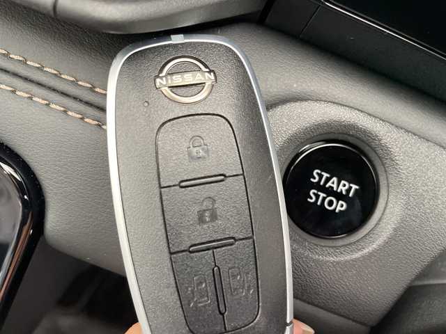 日産 セレナ e－パワー ハイウェイスター V 愛知県 2024(令6)年 0.2万km ミディアムブルーメタリック プロパイロット/純正12.3型ディズプレイオーディオナビ/フリップダウンモニター/全方位カメラ/両側パワースライドドア/レーダークルーズコントロール/バックカメラ/ハンズフリースライドドア/コーナーセンサー/純正アルミホイール/ETC2.0/ブラインドスポットモニター/LEDヘッドライト/インテリジェントミラー/リアオートエアコン/ドライブレコーダー/衝突軽減システム/フルセグ/Bluetooth/ワイヤレス充電器/ステアリングスイッチ/スマートキー/プッシュスタート