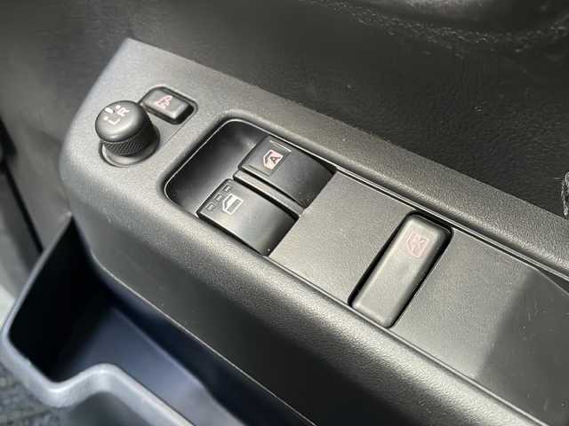 ダイハツ アトレー バン RS 道東・釧路十勝 2022(令4)年 5.5万km ブラックマイカメタリック ・４WD/・社外ディスプレイオーディオ/AMFM/Bluetooth//AppleCarPlay/AndroidAuto/・バックカメラ/・アダプティブクルーズコントロール/・車線逸脱警報/・衝突被害軽減システム/・誤発進抑制機能/・前後クリアランスソナー/・オートマチックハイビーム/・LEDヘッドランプ/・先行車発進告知/・標識検知機能/・両側ワンタッチパワースライドドア/・リアヒーター/・オーバーヘッドシェルフ/・純正ホイールキャップ/・スタッドレスタイヤ＋スチールW車載/・スペアキー1本/・保証書/・取扱説明書