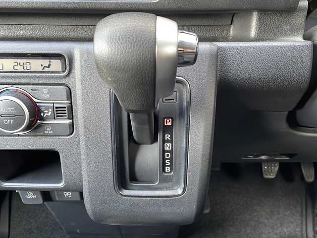 ダイハツ アトレー バン RS 道東・釧路十勝 2022(令4)年 5.5万km ブラックマイカメタリック ・４WD/・社外ディスプレイオーディオ/AMFM/Bluetooth//AppleCarPlay/AndroidAuto/・バックカメラ/・アダプティブクルーズコントロール/・車線逸脱警報/・衝突被害軽減システム/・誤発進抑制機能/・前後クリアランスソナー/・オートマチックハイビーム/・LEDヘッドランプ/・先行車発進告知/・標識検知機能/・両側ワンタッチパワースライドドア/・リアヒーター/・オーバーヘッドシェルフ/・純正ホイールキャップ/・スタッドレスタイヤ＋スチールW車載/・スペアキー1本/・保証書/・取扱説明書