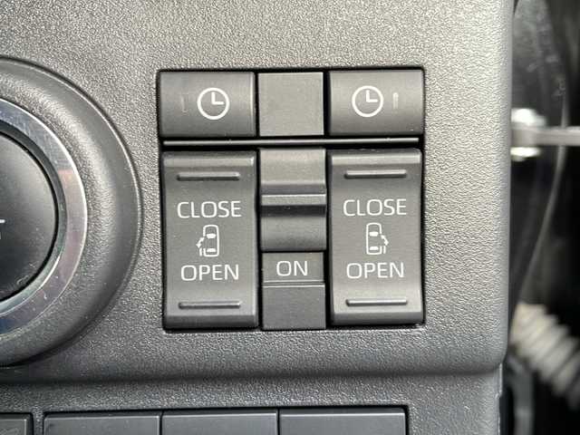 ダイハツ アトレー バン RS 道東・釧路十勝 2022(令4)年 5.5万km ブラックマイカメタリック ・４WD/・社外ディスプレイオーディオ/AMFM/Bluetooth//AppleCarPlay/AndroidAuto/・バックカメラ/・アダプティブクルーズコントロール/・車線逸脱警報/・衝突被害軽減システム/・誤発進抑制機能/・前後クリアランスソナー/・オートマチックハイビーム/・LEDヘッドランプ/・先行車発進告知/・標識検知機能/・両側ワンタッチパワースライドドア/・リアヒーター/・オーバーヘッドシェルフ/・純正ホイールキャップ/・スタッドレスタイヤ＋スチールW車載/・スペアキー1本/・保証書/・取扱説明書