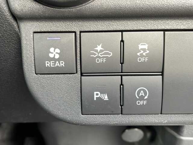 ダイハツ アトレー バン RS 道東・釧路十勝 2022(令4)年 5.5万km ブラックマイカメタリック ・４WD/・社外ディスプレイオーディオ/AMFM/Bluetooth//AppleCarPlay/AndroidAuto/・バックカメラ/・アダプティブクルーズコントロール/・車線逸脱警報/・衝突被害軽減システム/・誤発進抑制機能/・前後クリアランスソナー/・オートマチックハイビーム/・LEDヘッドランプ/・先行車発進告知/・標識検知機能/・両側ワンタッチパワースライドドア/・リアヒーター/・オーバーヘッドシェルフ/・純正ホイールキャップ/・スタッドレスタイヤ＋スチールW車載/・スペアキー1本/・保証書/・取扱説明書