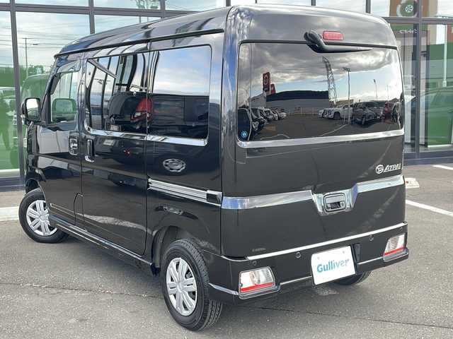 ダイハツ アトレー バン RS 道東・釧路十勝 2022(令4)年 5.5万km ブラックマイカメタリック ・４WD/・社外ディスプレイオーディオ/(AM FM Bluetooth AppleCarPlay AndroidAuto)/・バックカメラ/・アダプティブクルーズコントロール/・両側ワンタッチパワースライドドア/・車線逸脱警報/・衝突被害軽減システム/・誤発進抑制機能/・前後クリアランスソナー/・オートマチックハイビーム/・LEDヘッドランプ/・先行車発進告知/・標識検知機能/・リアヒーター/・オーバーヘッドシェルフ/・純正ホイールキャップ/・スタッドレスタイヤ＋スチールW車載/・保証書/・取扱説明書