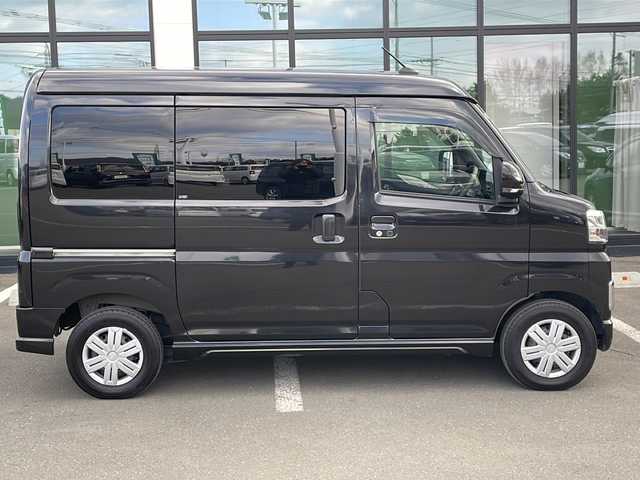 ダイハツ アトレー バン RS 道東・釧路十勝 2022(令4)年 5.5万km ブラックマイカメタリック ・４WD/・社外ディスプレイオーディオ/(AM FM Bluetooth AppleCarPlay AndroidAuto)/・バックカメラ/・アダプティブクルーズコントロール/・両側ワンタッチパワースライドドア/・車線逸脱警報/・衝突被害軽減システム/・誤発進抑制機能/・前後クリアランスソナー/・オートマチックハイビーム/・LEDヘッドランプ/・先行車発進告知/・標識検知機能/・リアヒーター/・オーバーヘッドシェルフ/・純正ホイールキャップ/・スタッドレスタイヤ＋スチールW車載/・保証書/・取扱説明書