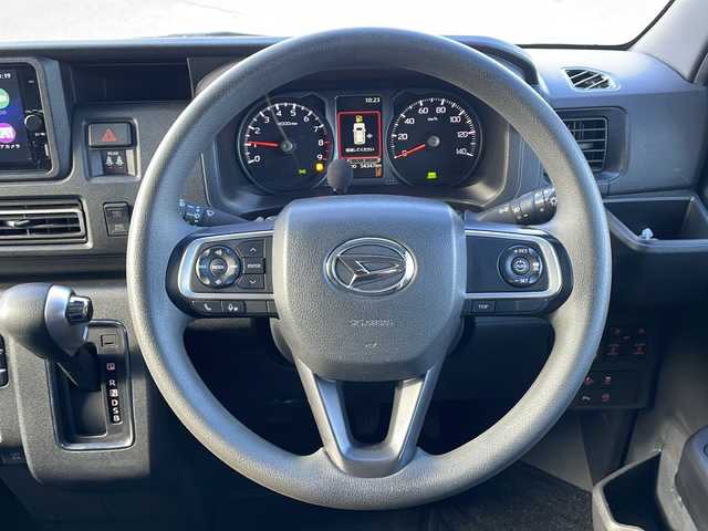 ダイハツ アトレー バン RS 道東・釧路十勝 2022(令4)年 5.5万km ブラックマイカメタリック ・４WD/・社外ディスプレイオーディオ/(AM FM Bluetooth AppleCarPlay AndroidAuto)/・バックカメラ/・アダプティブクルーズコントロール/・両側ワンタッチパワースライドドア/・車線逸脱警報/・衝突被害軽減システム/・誤発進抑制機能/・前後クリアランスソナー/・オートマチックハイビーム/・LEDヘッドランプ/・先行車発進告知/・標識検知機能/・リアヒーター/・オーバーヘッドシェルフ/・純正ホイールキャップ/・スタッドレスタイヤ＋スチールW車載/・保証書/・取扱説明書