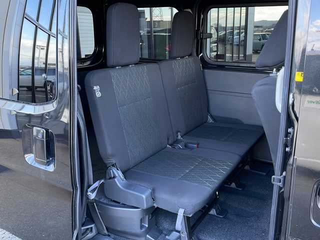 ダイハツ アトレー バン RS 道東・釧路十勝 2022(令4)年 5.5万km ブラックマイカメタリック ・４WD/・社外ディスプレイオーディオ/(AM FM Bluetooth AppleCarPlay AndroidAuto)/・バックカメラ/・アダプティブクルーズコントロール/・両側ワンタッチパワースライドドア/・車線逸脱警報/・衝突被害軽減システム/・誤発進抑制機能/・前後クリアランスソナー/・オートマチックハイビーム/・LEDヘッドランプ/・先行車発進告知/・標識検知機能/・リアヒーター/・オーバーヘッドシェルフ/・純正ホイールキャップ/・スタッドレスタイヤ＋スチールW車載/・保証書/・取扱説明書