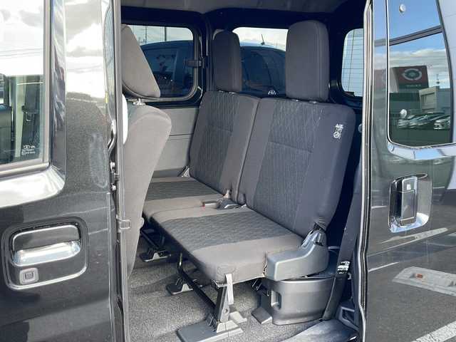 ダイハツ アトレー バン RS 道東・釧路十勝 2022(令4)年 5.5万km ブラックマイカメタリック ・４WD/・社外ディスプレイオーディオ/(AM FM Bluetooth AppleCarPlay AndroidAuto)/・バックカメラ/・アダプティブクルーズコントロール/・両側ワンタッチパワースライドドア/・車線逸脱警報/・衝突被害軽減システム/・誤発進抑制機能/・前後クリアランスソナー/・オートマチックハイビーム/・LEDヘッドランプ/・先行車発進告知/・標識検知機能/・リアヒーター/・オーバーヘッドシェルフ/・純正ホイールキャップ/・スタッドレスタイヤ＋スチールW車載/・保証書/・取扱説明書