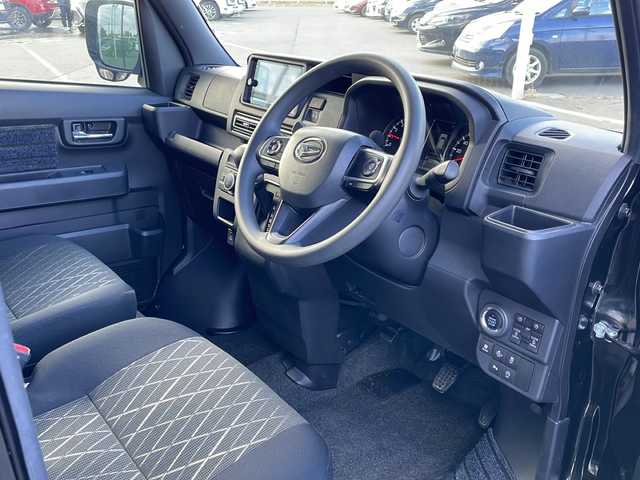 ダイハツ アトレー バン RS 道東・釧路十勝 2022(令4)年 5.5万km ブラックマイカメタリック ・４WD/・社外ディスプレイオーディオ/(AM FM Bluetooth AppleCarPlay AndroidAuto)/・バックカメラ/・アダプティブクルーズコントロール/・両側ワンタッチパワースライドドア/・車線逸脱警報/・衝突被害軽減システム/・誤発進抑制機能/・前後クリアランスソナー/・オートマチックハイビーム/・LEDヘッドランプ/・先行車発進告知/・標識検知機能/・リアヒーター/・オーバーヘッドシェルフ/・純正ホイールキャップ/・スタッドレスタイヤ＋スチールW車載/・保証書/・取扱説明書