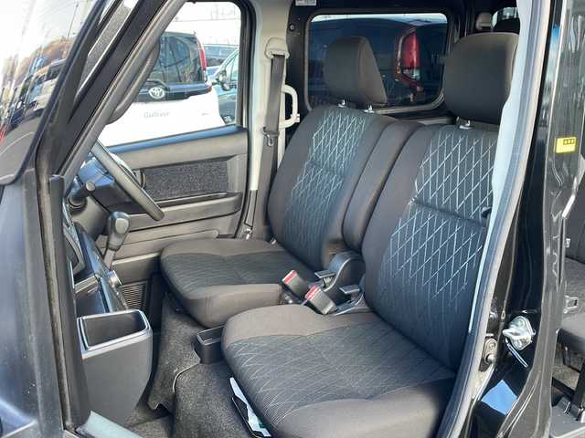 ダイハツ アトレー バン RS 道東・釧路十勝 2022(令4)年 5.5万km ブラックマイカメタリック ・４WD/・社外ディスプレイオーディオ/(AM FM Bluetooth AppleCarPlay AndroidAuto)/・バックカメラ/・アダプティブクルーズコントロール/・両側ワンタッチパワースライドドア/・車線逸脱警報/・衝突被害軽減システム/・誤発進抑制機能/・前後クリアランスソナー/・オートマチックハイビーム/・LEDヘッドランプ/・先行車発進告知/・標識検知機能/・リアヒーター/・オーバーヘッドシェルフ/・純正ホイールキャップ/・スタッドレスタイヤ＋スチールW車載/・保証書/・取扱説明書