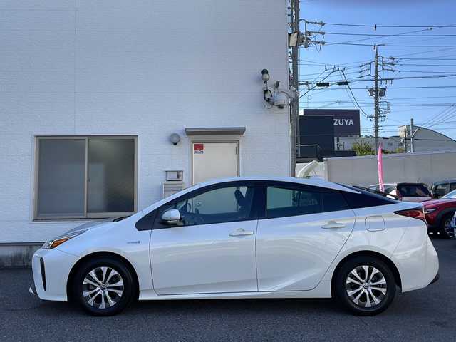 トヨタ プリウス A 愛知県 2019(令1)年 5.4万km ホワイトパールクリスタルシャイン /禁煙//ワンオーナー//純正メモリナビ //バックカメラ//フルセグ/CD/DVD/SD録音/BT/AM/FM//前後ドライブレコーダー //純正15AW//オートリトラウィンカーミラー//置くだけ充電 //パワーシート//ビルトインETC //パーキングアシスト//革巻きステア //ステアリングスイッチ//LEDオートライト //オートハイビーム//HUD //クリアランスソナー //DRIVEモード//RCTA/PKSB/PCS/LDA/ACC/BSM//スマートキー //プッシュスタート//純正フロアマット //純正ドアバイザー//保証書 //取説 //記録簿 //スペアキー