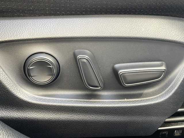 トヨタ プリウス A 愛知県 2019(令1)年 5.4万km ホワイトパールクリスタルシャイン /禁煙//ワンオーナー//純正メモリナビ //バックカメラ//フルセグ/CD/DVD/SD録音/BT/AM/FM//前後ドライブレコーダー //純正15AW//オートリトラウィンカーミラー//置くだけ充電 //パワーシート//ビルトインETC //パーキングアシスト//革巻きステア //ステアリングスイッチ//LEDオートライト //オートハイビーム//HUD //クリアランスソナー //DRIVEモード//RCTA/PKSB/PCS/LDA/ACC/BSM//スマートキー //プッシュスタート//純正フロアマット //純正ドアバイザー//保証書 //取説 //記録簿 //スペアキー