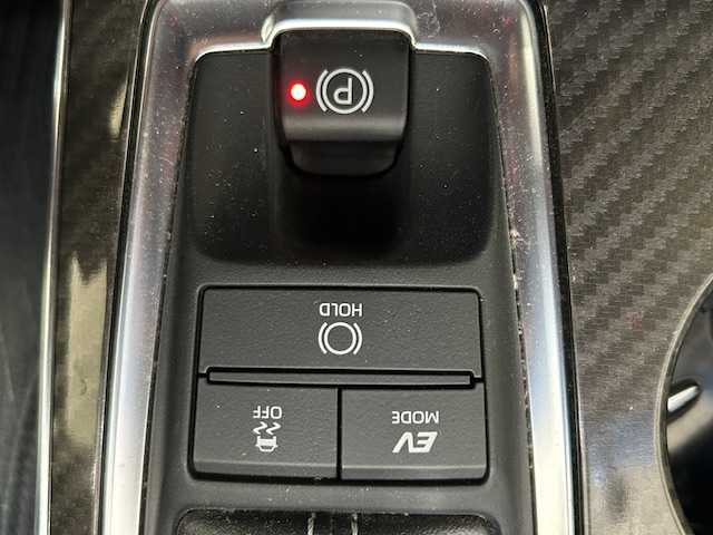 トヨタ クラウン ハイブリッド RS 宮城県 2019(令1)年 1.3万km リッチレッドクリスタルシャインガラスフレーク Toyota safety sense/・プリクラッシュセーフティ/・オートマチックハイビーム/・アダプティブハイビームシステム/・ロードサインアシスト/・先行車発進告知機能/・レーントレーシング/・レーダークルーズコントロール/・ブラインド・スポット・モニタリング/・パノラミックビューモニター/TransLog 2/SOSボタン/メーカーオプション純正SDナビ/純正ビルドインETC2.0 /DVD再生機能/ドライブレコーダー/バックカメラ/フルセグテレビ/Bluetooth/ヘッドアップディスプレイ/前後コーナーセンサー/パワーシート/シートヒーター/ハンドルヒーター/純正フロアマット/純正LEDヘッドライト/純正アルミホイール/アイドリングストップ/オートライト/ドアバイザー/プッシュスタート/ウィンカーミラー