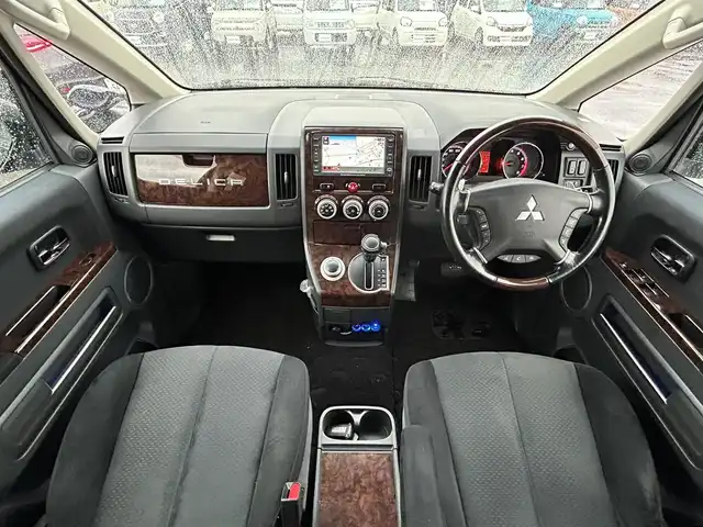 三菱 デリカＤ：５ シャモニー 道南・函館 2009(平21)年 13.4万km ディープブラックマイカ /純正ナビ//フルセグTV//CD・DVD・HDD//夏冬タイヤ//純正エンジンスターター//バックカメラ//サイドカメラ//純正フリップダウンモニター//両側パワースライドドア//前席シートヒーター//スマートキー