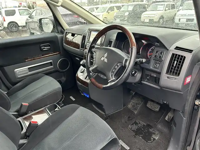 三菱 デリカＤ：５ シャモニー 道南・函館 2009(平21)年 13.4万km ディープブラックマイカ /純正ナビ//フルセグTV//CD・DVD・HDD//夏冬タイヤ//純正エンジンスターター//バックカメラ//サイドカメラ//純正フリップダウンモニター//両側パワースライドドア//前席シートヒーター//スマートキー