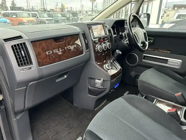 三菱 デリカＤ：５ シャモニー 道南・函館 2009(平21)年 13.4万km ディープブラックマイカ /純正ナビ//フルセグTV//CD・DVD・HDD//夏冬タイヤ//純正エンジンスターター//バックカメラ//サイドカメラ//純正フリップダウンモニター//両側パワースライドドア//前席シートヒーター//スマートキー