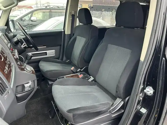 三菱 デリカＤ：５ シャモニー 道南・函館 2009(平21)年 13.4万km ディープブラックマイカ /純正ナビ//フルセグTV//CD・DVD・HDD//夏冬タイヤ//純正エンジンスターター//バックカメラ//サイドカメラ//純正フリップダウンモニター//両側パワースライドドア//前席シートヒーター//スマートキー