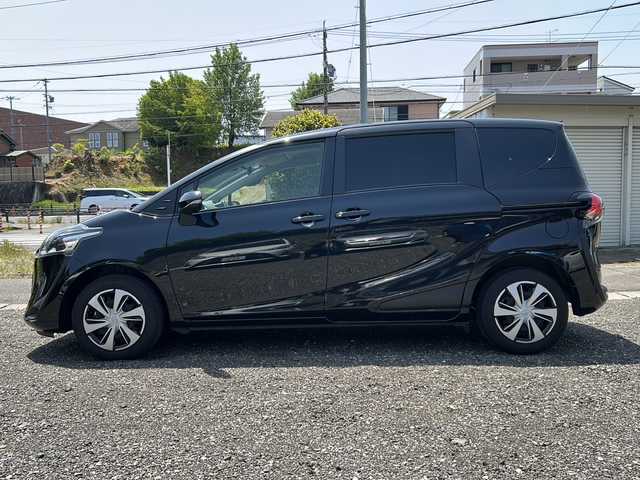 トヨタ シエンタ ハイブリッド ファンベースG クエロ 愛知県 2021(令3)年 3.3万km ブラックマイカ /禁煙車/ワンオーナー//社外９インチナビ・フルセグTV/　(AVIC-RQ911)//ビルトインETC2.0//バックカメラ//両側パワースライドドア//トヨタセーフティセンス//PCS/LDA/AHB//クリアランスソナー//ドライブレコーダー//LEDオートライト//ステアスイッチ//電動格納ミラー//純正フロアマット//新車保証書/取扱説明書//スペアキー
