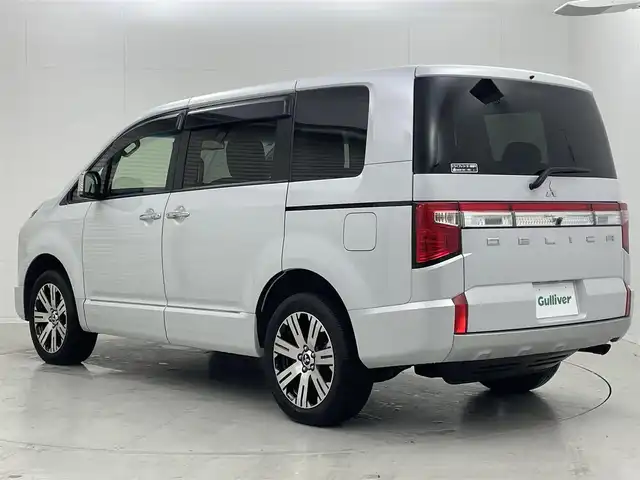 三菱 デリカＤ：５ P 茨城県 2023(令5)年 1.3万km ホワイトダイヤモンド １０．１型純正モニター/純正メモリーナビ/アラウンドビュー/ＥＴＣ/ドライブレコーダー（前方）/ｅ－Ａｓｓｉｓｔ/ＬＥＤヘッドライト/両側パワースライドドア/パワーバックドア/パドルシフト/シートヒーター/ステアリングヒーター