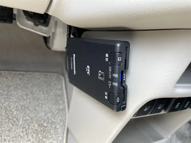 スズキ ラパン X 千葉県 2024(令6)年 0.4万km トラッドカーキメタリック 純正ディスプレイオーディオ/(BT/FM/AM)/デジタルインナー型前後ドラレコ/バックカメラ/衝突被害軽減システム/車線逸脱警報/横滑り防止装置/ETC/アイドリングストップ/LEDヘッドライト/オートライト/ウィンカーミラー/電動格納ミラー/純正14インチAW/前席シートヒーター/シートリフター/プッシュスタート/スマートキー/純正フロアマット/純正ドアバイザー/スペアキー/取扱説明書/保証書
