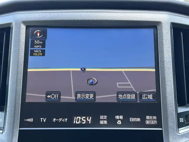 トヨタ クラウン ハイブリッド ロイヤルサルーン Four 島根県 2015(平27)年 7.1万km ホワイトパールクリスタルシャイン 登録時走行距離70303km/純正ナビ（AM・FM・CD・DVD・Bluetooth）/ナノイー搭載オートエアコン（左右独立温度コントロール）/本革巻きステアリング・シフトノブ/パワーシート（運転席・助手席）/ステアリングヒーター/全方位カメラ/バックカメラ/車線逸脱警報/横滑り防止/トラクション抑制/ABS/SRSエアバック（運転席・助手席・サイド・カーテン）/前後コーナーセンサー/ETC/ドライブレコーダー/４WD/１６インチ純正AW/プッシュスタート/スマートキー（スペアキー×１）/ウィンカーミラー/ドアバイザー/保証書/取扱説明書