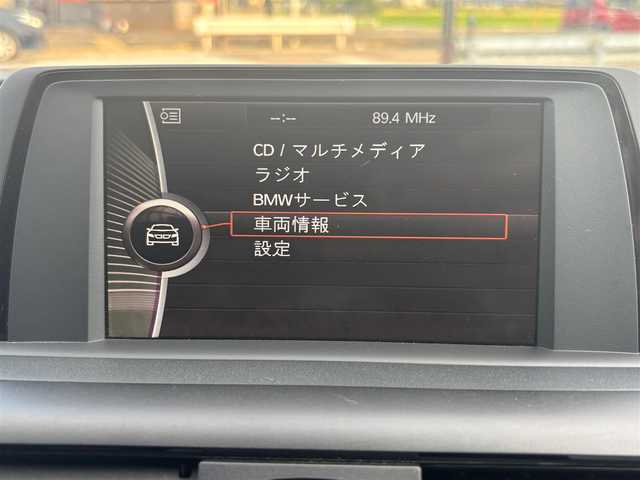 ＢＭＷ １１６ｉ 京都府 2012(平24)年 5.7万km グレイシャーシルバー ・ワンオーナー/・純正ナビ/　バックカメラ/　FM/AM/　CD再生/・横滑り防止機能/・プッシュスタート/・純正フロアマット/・純正トノカバー/・純正16インチAW/・スペアキー/・取説/保証書