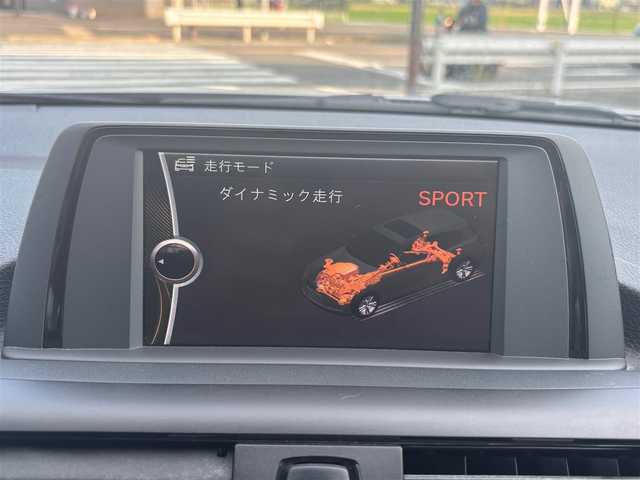 ＢＭＷ １１６ｉ 京都府 2012(平24)年 5.7万km グレイシャーシルバー ・ワンオーナー/・純正ナビ/　バックカメラ/　FM/AM/　CD再生/・横滑り防止機能/・プッシュスタート/・純正フロアマット/・純正トノカバー/・純正16インチAW/・スペアキー/・取説/保証書