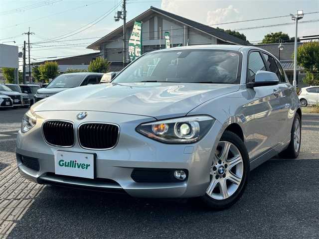ＢＭＷ １１６ｉ 京都府 2012(平24)年 5.7万km グレイシャーシルバー ・ワンオーナー/・純正ナビ/　バックカメラ/　FM/AM/　CD再生/・横滑り防止機能/・プッシュスタート/・純正フロアマット/・純正トノカバー/・純正16インチAW/・スペアキー/・取説/保証書