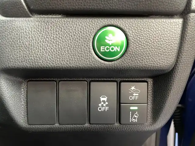 ホンダ フィット 13G L ホンダセンシング 千葉県 2019(令1)年 2.9万km ブリリアントスポーティブルーメタリック2トーン Honda SENSING/・衝突軽減ブレーキ/・誤発進抑制機能/・歩行者事故低減ステアリング/・路外逸脱抑制機能/・アダプティブ・クルーズ・コントロール/・車線維持支援システム/・先行車発進お知らせ機能/純正ナビ/・CD/ラジオ/TV/BTオーディオ/バックカメラ/アイドリングストップ/ETC/LEDヘッドランプ/保証書/取扱説明書/スペアキー