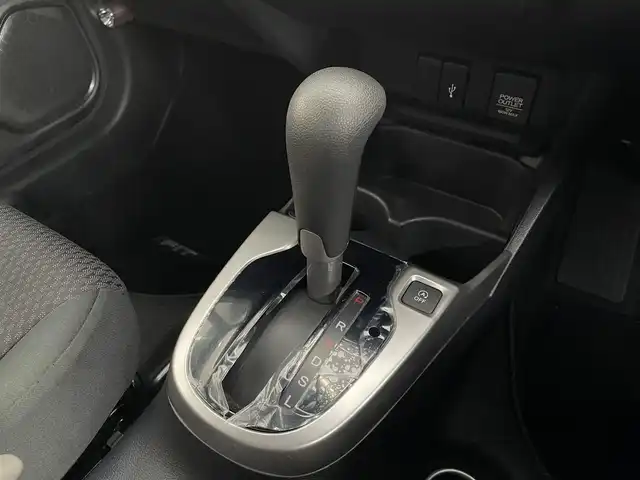 ホンダ フィット 13G L ホンダセンシング 千葉県 2019(令1)年 2.9万km ブリリアントスポーティブルーメタリック2トーン Honda SENSING/・衝突軽減ブレーキ/・誤発進抑制機能/・歩行者事故低減ステアリング/・路外逸脱抑制機能/・アダプティブ・クルーズ・コントロール/・車線維持支援システム/・先行車発進お知らせ機能/純正ナビ/・CD/ラジオ/TV/BTオーディオ/バックカメラ/アイドリングストップ/ETC/LEDヘッドランプ/保証書/取扱説明書/スペアキー