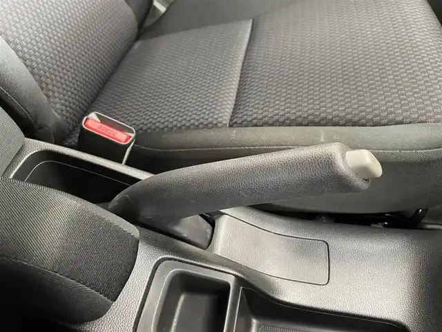 ホンダ フィット 13G L ホンダセンシング 千葉県 2019(令1)年 2.9万km ブリリアントスポーティブルーメタリック2トーン Honda SENSING/・衝突軽減ブレーキ/・誤発進抑制機能/・歩行者事故低減ステアリング/・路外逸脱抑制機能/・アダプティブ・クルーズ・コントロール/・車線維持支援システム/・先行車発進お知らせ機能/純正ナビ/・CD/ラジオ/TV/BTオーディオ/バックカメラ/アイドリングストップ/ETC/LEDヘッドランプ/保証書/取扱説明書/スペアキー