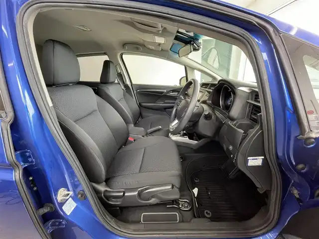 ホンダ フィット 13G L ホンダセンシング 千葉県 2019(令1)年 2.9万km ブリリアントスポーティブルーメタリック2トーン Honda SENSING/・衝突軽減ブレーキ/・誤発進抑制機能/・歩行者事故低減ステアリング/・路外逸脱抑制機能/・アダプティブ・クルーズ・コントロール/・車線維持支援システム/・先行車発進お知らせ機能/純正ナビ/・CD/ラジオ/TV/BTオーディオ/バックカメラ/アイドリングストップ/ETC/LEDヘッドランプ/保証書/取扱説明書/スペアキー