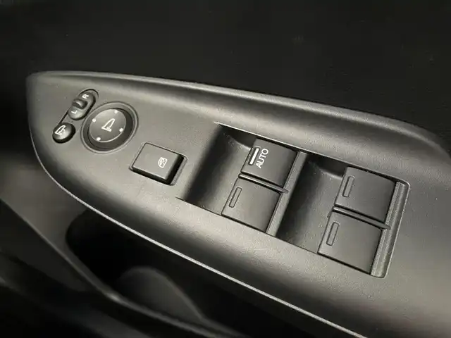 ホンダ フィット 13G L ホンダセンシング 千葉県 2019(令1)年 2.9万km ブリリアントスポーティブルーメタリック2トーン Honda SENSING/・衝突軽減ブレーキ/・誤発進抑制機能/・歩行者事故低減ステアリング/・路外逸脱抑制機能/・アダプティブ・クルーズ・コントロール/・車線維持支援システム/・先行車発進お知らせ機能/純正ナビ/・CD/ラジオ/TV/BTオーディオ/バックカメラ/アイドリングストップ/ETC/LEDヘッドランプ/保証書/取扱説明書/スペアキー