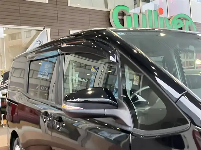 トヨタ ヴォクシー ハイブリッド V 神奈川県 2016(平28)年 12.2万km ブラック ワンオーナー/新車保証書/取扱説明書/スマートキー/スペアキー/純正ナビ・フルセグTV/CD・DVDビデオ・Bluetooth/バックカメラ/フリップダウンモニター/ビルトインETC/両側パワースライドドア/クルーズコントロール/前席シートヒーター/LEDヘッドライト/モデリスタエアロ/純正15インチアルミホイール