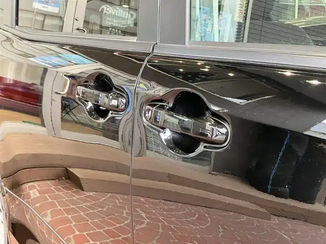 トヨタ ヴォクシー ハイブリッド V 神奈川県 2016(平28)年 12.2万km ブラック ワンオーナー/新車保証書/取扱説明書/スマートキー/スペアキー/純正ナビ・フルセグTV/CD・DVDビデオ・Bluetooth/バックカメラ/フリップダウンモニター/ビルトインETC/両側パワースライドドア/クルーズコントロール/前席シートヒーター/LEDヘッドライト/モデリスタエアロ/純正15インチアルミホイール