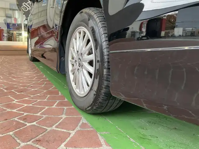 トヨタ ヴォクシー ハイブリッド V 神奈川県 2016(平28)年 12.2万km ブラック ワンオーナー/新車保証書/取扱説明書/スマートキー/スペアキー/純正ナビ・フルセグTV/CD・DVDビデオ・Bluetooth/バックカメラ/フリップダウンモニター/ビルトインETC/両側パワースライドドア/クルーズコントロール/前席シートヒーター/LEDヘッドライト/モデリスタエアロ/純正15インチアルミホイール