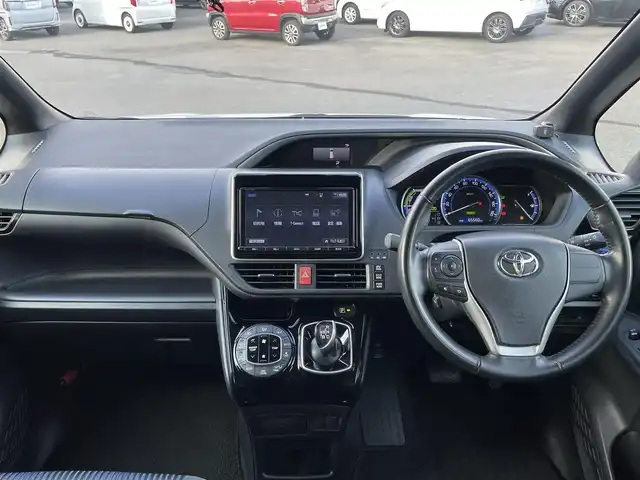 トヨタ ヴォクシー ハイブリッド ZS 煌Ⅱ 岡山県 2017(平29)年 6.6万km ホワイトパールクリスタルシャイン 純正9インチナビ　NSZT-Y66T/フルセグTV、CD、DVD、AM、FM、Bluetooth/バックカメラ/ビルトインETC/両側パワースライドドア/トヨタセーフティセンス/・プリクラッシュセーフティ/・レーントレーシングアシスト/・オートマチックハイビーム/ドライブレコーダー