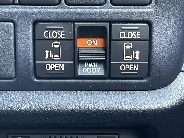 トヨタ ヴォクシー ハイブリッド ZS 煌Ⅱ 岡山県 2017(平29)年 6.6万km ホワイトパールクリスタルシャイン 純正9インチナビ　NSZT-Y66T/フルセグTV、CD、DVD、AM、FM、Bluetooth/バックカメラ/ビルトインETC/両側パワースライドドア/トヨタセーフティセンス/・プリクラッシュセーフティ/・レーントレーシングアシスト/・オートマチックハイビーム/ドライブレコーダー