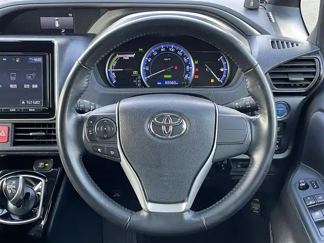 トヨタ ヴォクシー ハイブリッド ZS 煌Ⅱ 岡山県 2017(平29)年 6.6万km ホワイトパールクリスタルシャイン 純正9インチナビ　NSZT-Y66T/フルセグTV、CD、DVD、AM、FM、Bluetooth/バックカメラ/ビルトインETC/両側パワースライドドア/トヨタセーフティセンス/・プリクラッシュセーフティ/・レーントレーシングアシスト/・オートマチックハイビーム/ドライブレコーダー