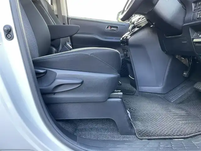 トヨタ ヴォクシー ハイブリッド ZS 煌Ⅱ 岡山県 2017(平29)年 6.6万km ホワイトパールクリスタルシャイン 純正9インチナビ　NSZT-Y66T/フルセグTV、CD、DVD、AM、FM、Bluetooth/バックカメラ/ビルトインETC/両側パワースライドドア/トヨタセーフティセンス/・プリクラッシュセーフティ/・レーントレーシングアシスト/・オートマチックハイビーム/ドライブレコーダー