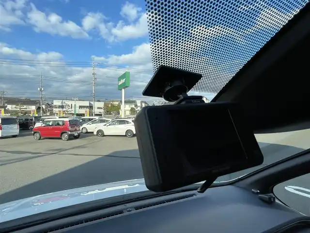 トヨタ ヴォクシー ハイブリッド ZS 煌Ⅱ 岡山県 2017(平29)年 6.6万km ホワイトパールクリスタルシャイン 純正9インチナビ　NSZT-Y66T/フルセグTV、CD、DVD、AM、FM、Bluetooth/バックカメラ/ビルトインETC/両側パワースライドドア/トヨタセーフティセンス/・プリクラッシュセーフティ/・レーントレーシングアシスト/・オートマチックハイビーム/ドライブレコーダー