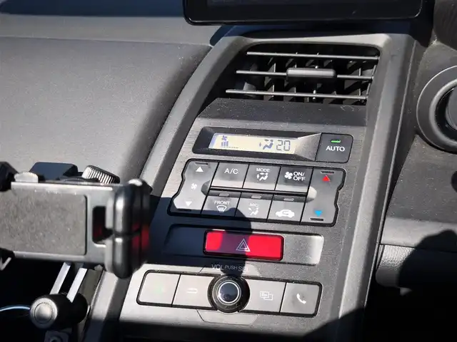 ホンダ Ｓ６６０ β 熊本県 2016(平28)年 6.8万km プレミアムスターホワイトP 純正ディスプレイオーディオ/【Bluetooth/HDMI/USB】/バックカメラ/衝突軽減システム/デジタルインナーミラー/オートLEDライト/ウィンカーミラー/純正前15/後16インチAW/ドライブレコーダー/ETC/純正フロアマット/プッシュスタート/スマートキー/横滑り防止装置/ABS/盗難防止装置/保証書/取扱説明書