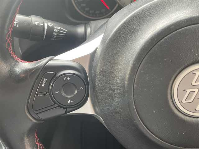 トヨタ ８６ GT リミテッド 愛知県 2018(平30)年 8.3万km ピュアレッド ワンオーナー　/純正ＳＤナビ　/フルセグ　/バックカメラ　/ＥＴＣ　/ＬＥＤヘッド　/ＴＲＤスポイラー　/クルーズコントロール　/オートライト　/スマートキー　/ハーフレザー　/シートヒーター　/Ｂｌｕｅｔｏｏｔｈ