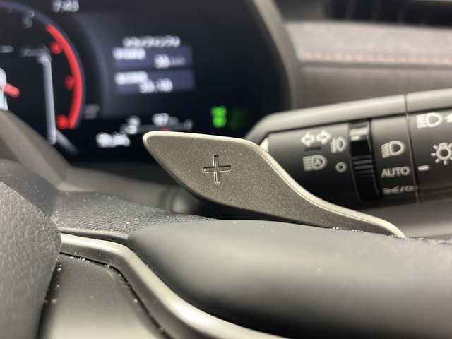 レクサス ＬＢＸ クール 秋田県 2024(令6)年 1.2万km パールⅡ 4WD/ワンオーナー/純正コネクティッドナビ（フルセグTV BT HDMI AMFMチューナー）/衝突被害軽減システム/レーンキープアシスト/クルーズコントロール/パーキングアシスト/クリアランスソナー/自動パーキングブレーキ/オートホールド/パドルシフト/ステアリングスイッチ/ステアリングヒーター/電動リアゲート/バック　全方位カメラ/ETC2.0/プッシュスタート　スマートキー/運転席パワーシート/前席シートヒーター/LEDヘッドライト　フォグランプ/純正18インチアルミホイール装着/純正フロアマット/シートメモリー/ハーフレザーシート/ウィンカーミラー/電動格納ミラー/保証書