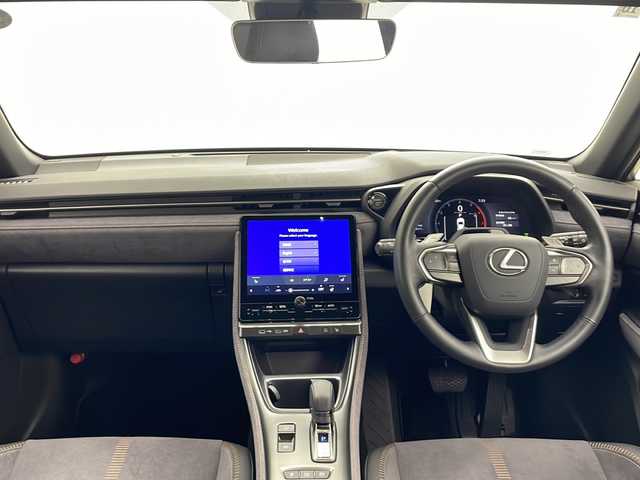 レクサス ＬＢＸ クール 秋田県 2024(令6)年 1.2万km パールⅡ 4WD/ワンオーナー/純正コネクティッドナビ（フルセグTV BT HDMI AMFMチューナー）/衝突被害軽減システム/レーンキープアシスト/クルーズコントロール/パーキングアシスト/クリアランスソナー/自動パーキングブレーキ/オートホールド/パドルシフト/ステアリングスイッチ/ステアリングヒーター/電動リアゲート/バック　全方位カメラ/ETC2.0/プッシュスタート　スマートキー/運転席パワーシート/前席シートヒーター/LEDヘッドライト　フォグランプ/純正18インチアルミホイール装着/純正フロアマット/シートメモリー/ハーフレザーシート/ウィンカーミラー/電動格納ミラー/保証書