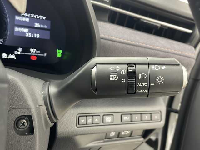 レクサス ＬＢＸ クール 秋田県 2024(令6)年 1.2万km パールⅡ 4WD/ワンオーナー/純正コネクティッドナビ（フルセグTV BT HDMI AMFMチューナー）/衝突被害軽減システム/レーンキープアシスト/クルーズコントロール/パーキングアシスト/クリアランスソナー/自動パーキングブレーキ/オートホールド/パドルシフト/ステアリングスイッチ/ステアリングヒーター/電動リアゲート/バック　全方位カメラ/ETC2.0/プッシュスタート　スマートキー/運転席パワーシート/前席シートヒーター/LEDヘッドライト　フォグランプ/純正18インチアルミホイール装着/純正フロアマット/シートメモリー/ハーフレザーシート/ウィンカーミラー/電動格納ミラー/保証書