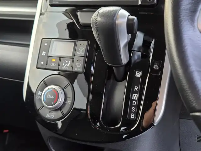 ダイハツ タント カスタム RS SA 鹿児島県 2014(平26)年 5.8万km ファイアークォーツレッドM 純正ＳＤナビ（ＮＭＺＰ－Ｗ６４Ｄ）　/バックカメラ/Ｂｌｕｅｔｏｏｔｈオーディオ　/ＥＴＣ　/フルセグテレビ　/両側パワースライドドア　/スマートアシスト　/純正アルミホイール（１５インチ）　/横滑り防止装置/プッシュスタート/スマートキー/Ｗエアバック