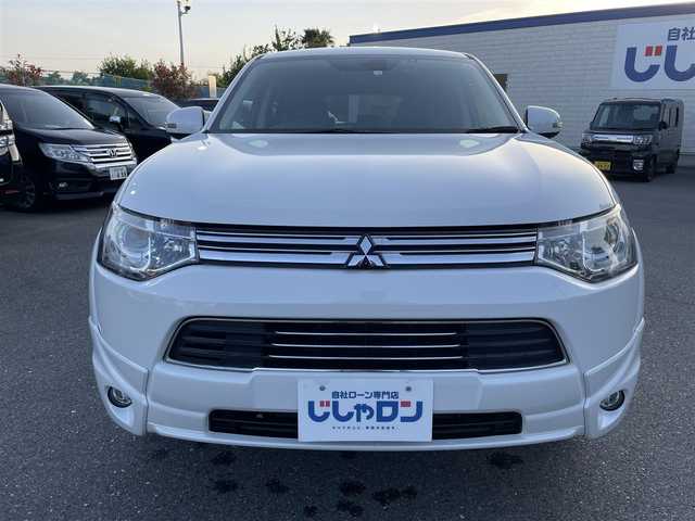 三菱 アウトランダー ＰＨＥＶ G プレミアムパッケージ 東京都 2013(平25)年 9.4万km シルキーホワイト (株)IDOMが運営する【じしゃロン昭島店】の自社ローン専用車両になりますこちらは現金またはオートローンご利用時の価格です。自社ローンご希望の方は別途その旨お申付け下さい/純正ナビ/BT/TV/SD/CD/DVD/ETC/バックカメラ/レーダークルーズコントロール/レーンキープアシスト/パワーバックドア/スマートキー/プッシュスタート/パワーシート/シートヒーター/ステアリングスイッチ/パドルシフト/純正フロアマット/純正アルミホイール